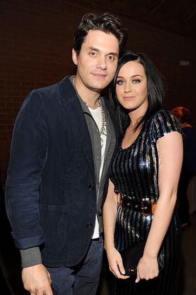 Friends Katy Perry against the novel with singer John Mayer