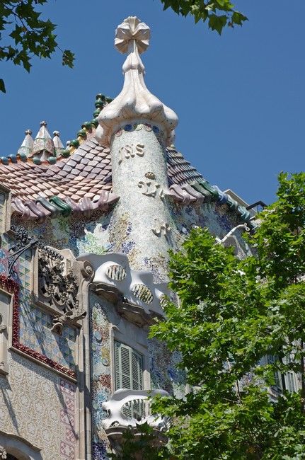 Walks in Barcelona: the main pedestrian street