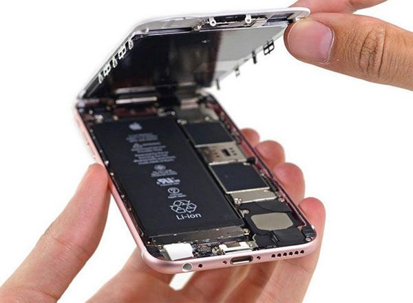 IHS: the cost of iPhone 6s and iPhone 6s Plus three times less than their market price