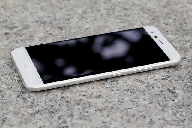 Ulefone Paris - almost iPhone 6S, but at a price $ 129.99