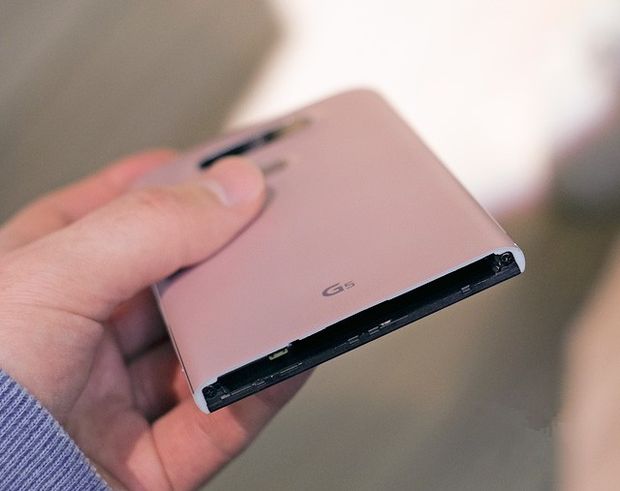 Review LG G5: modular construction, dual camera and new volume buttons