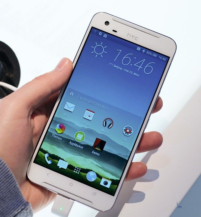 MWC 2016. HTC budget smartphones