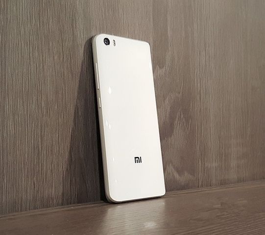 Review Xiaomi Mi5: cheap flagship 2016