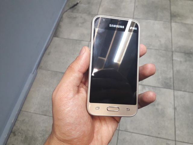 Samsung Galaxy J1 Mini   -  6