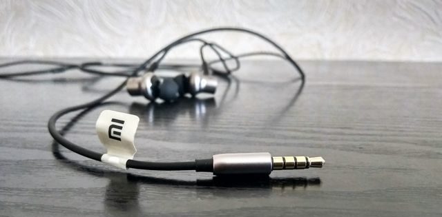 Review Xiaomi In-ear Hybrid Earphones Pro: excellent sound and powerful bass