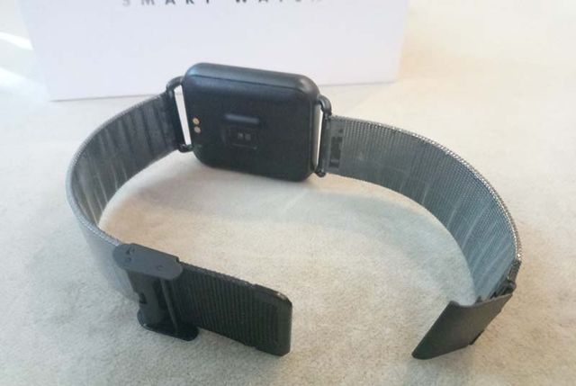 Newwear Q3 Review: the best alternative to expensive fitness bracelets