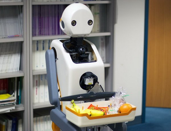 The owner of a Chinese restaurant staff replaced by robots