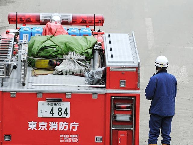 Japanese make fire in the center of Tokyo, leaving Prime Minister Abe notes and videos
