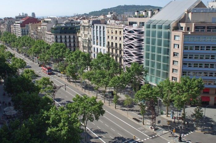Walks in Barcelona: the main pedestrian street