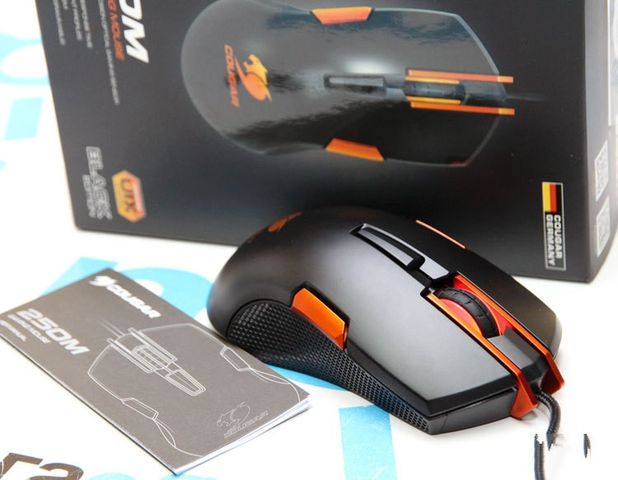 Review Cougar 250M. Functional gaming mouse for lefties and righties