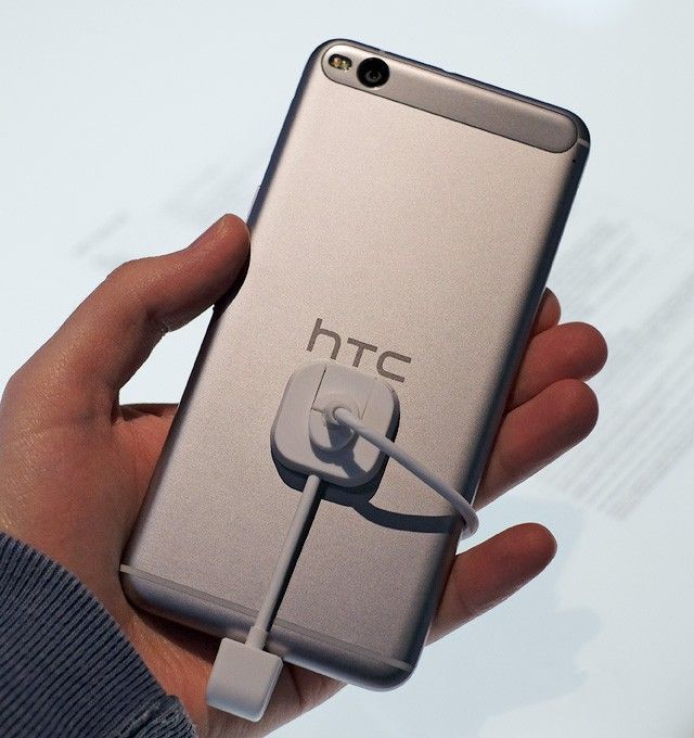 MWC 2016. HTC budget smartphones