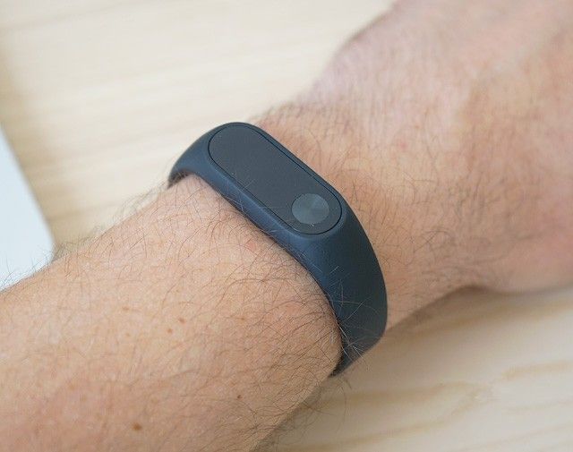 Review Xiaomi Mi Band 2: one day fitness tracker