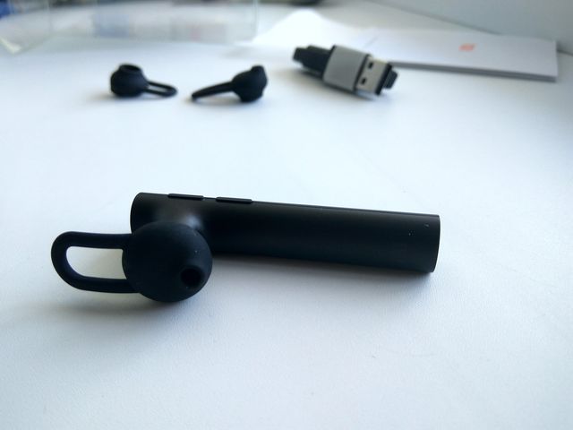 Xiaomi Mi LYEJ02LM Bluetooth wireless and cheap headset