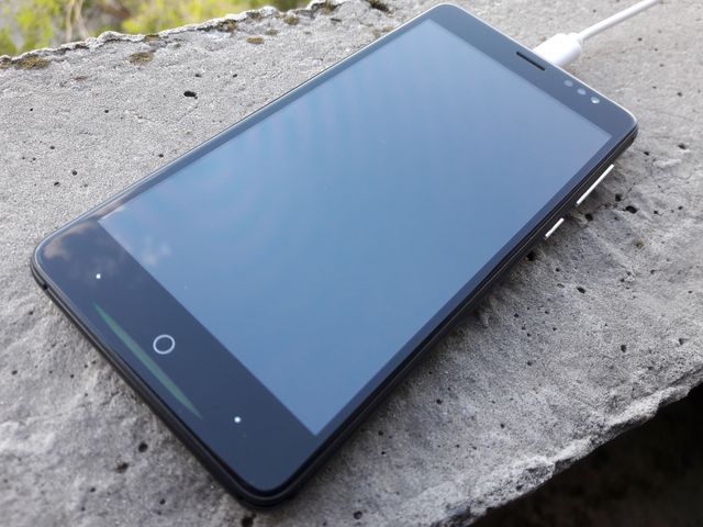 Review Bluboo D1: Budget Smartphone with Dual Camera