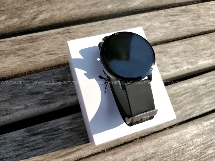 round dial smartwatch