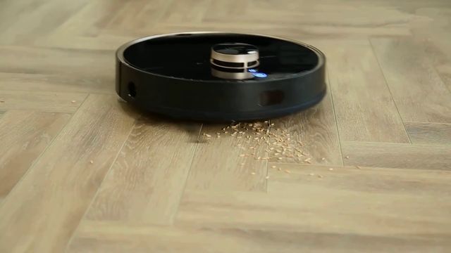 Lenovo X1 First Review: Robot Vacuum Cleaner + Wireless Headphones