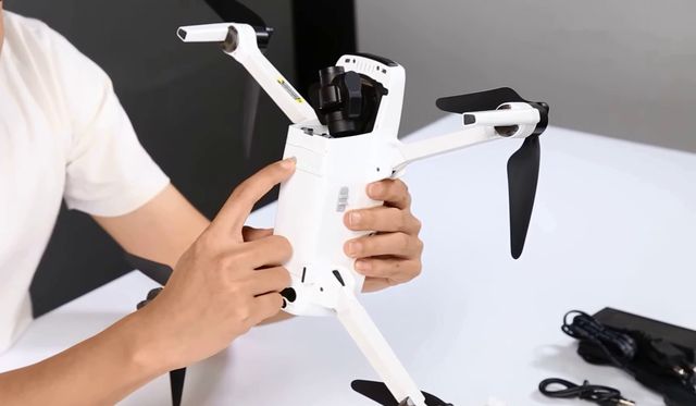 Hubsan Zino 2 FIRST REVIEW: Better than the DJI Mavic Mini?
