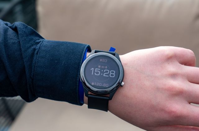 TOP 9 best smart watches with pressure and heart rate sensors