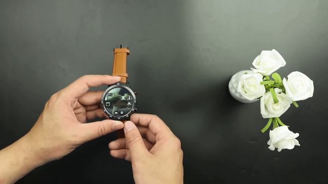Oukitel Z32 First Review: Smartwatch with Wireless Charging